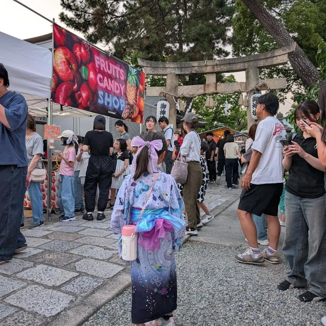 夏ですねー、近所の神社の夏祭りです!長女は、この前買った浴衣...
